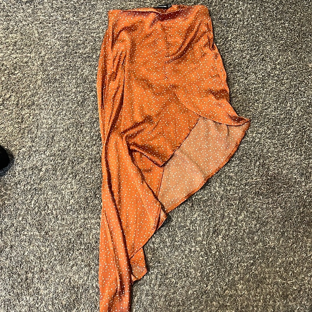 Pretty little thing skirt with slit on side zips on side